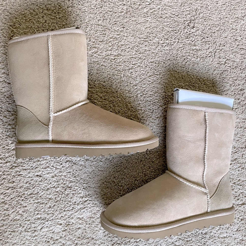 Ugg classic short boot Sand 6 NWB